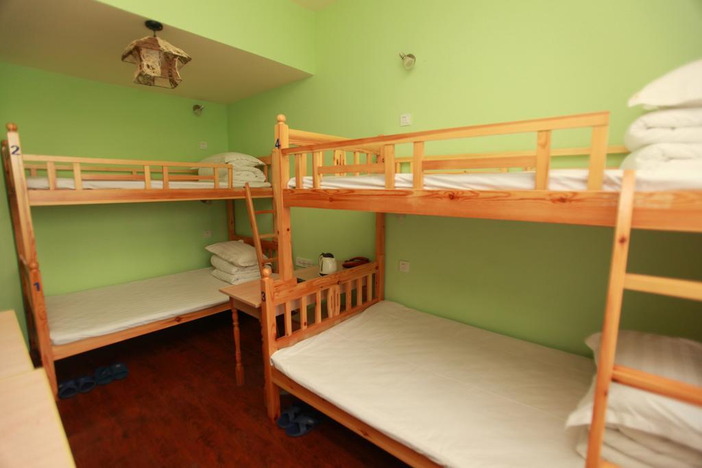 Zhengfu Caotang Decent Inn Ченду Номер фото
