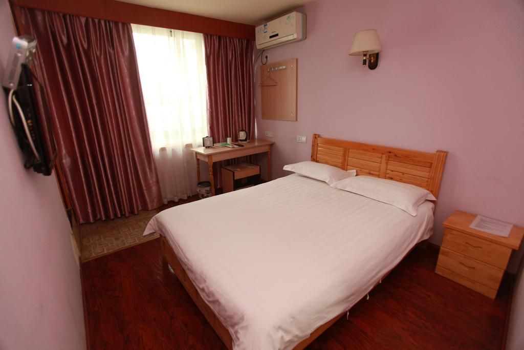 Zhengfu Caotang Decent Inn Ченду Номер фото