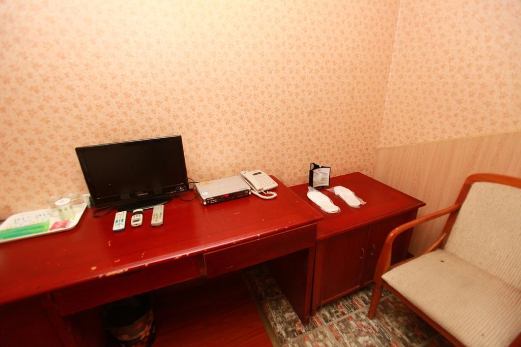 Zhengfu Caotang Decent Inn Ченду Номер фото