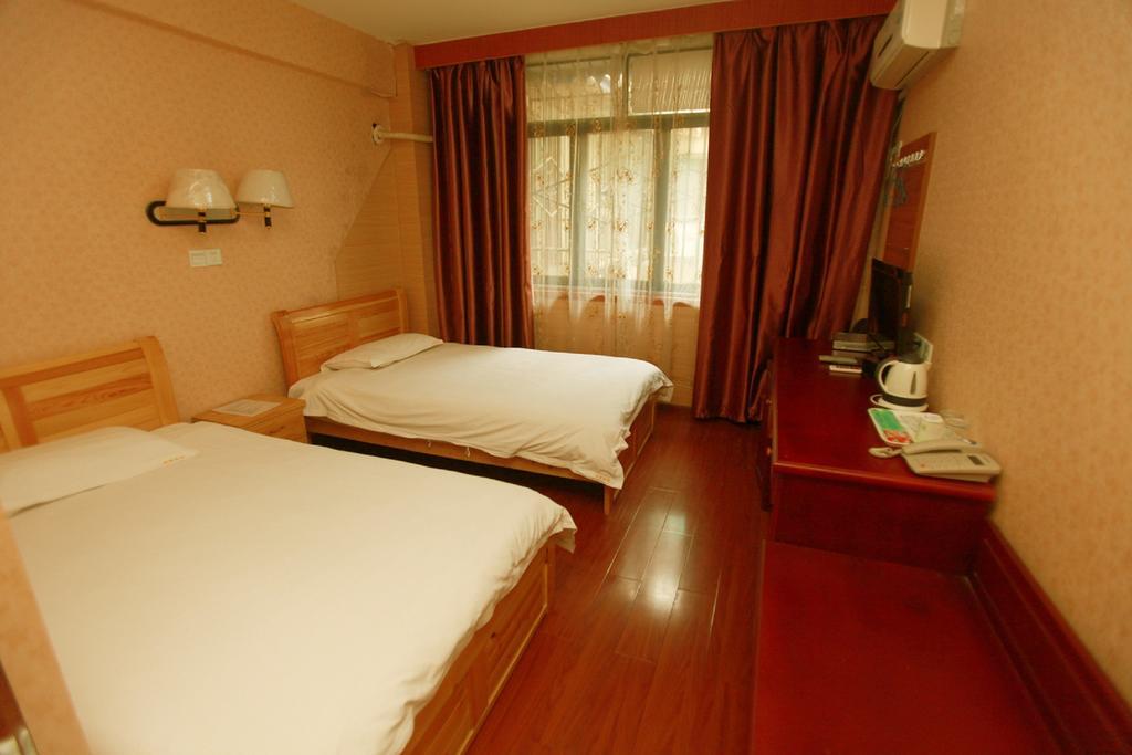 Zhengfu Caotang Decent Inn Ченду Номер фото